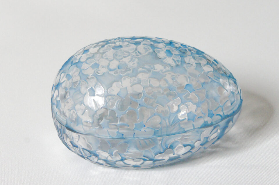 蓋物「ツルニチニチソウ」