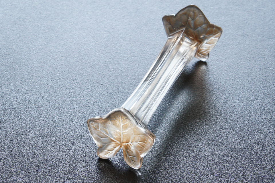 テーブルウェア「蔦の葉 FEUILLES DE LIERRE ナイフレスト【1客のみ】」