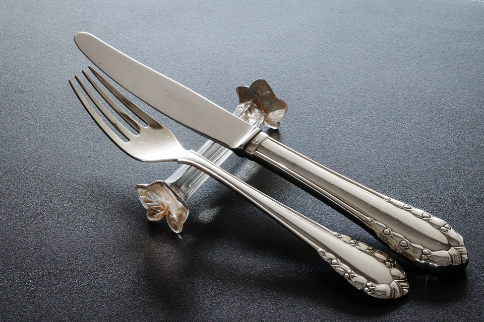 テーブルウェア「蔦の葉 FEUILLES DE LIERRE ナイフレスト【1客のみ】」