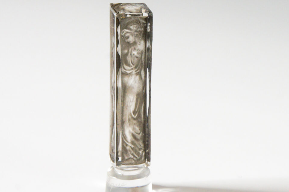 デスクウェア「4人の人物」