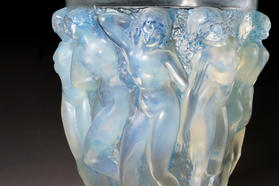 花瓶「バッカスの巫女」