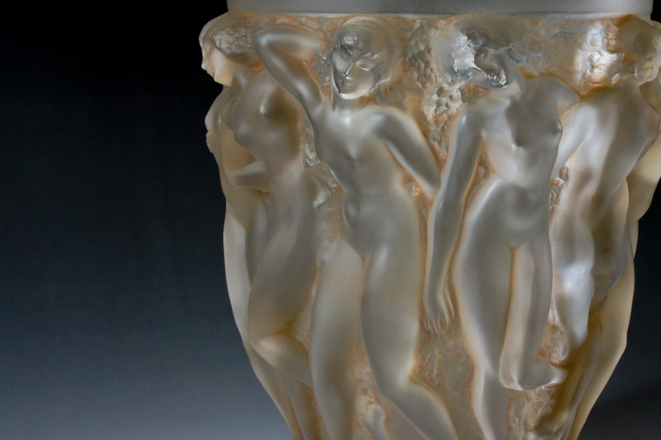 花瓶「バッカスの巫女」