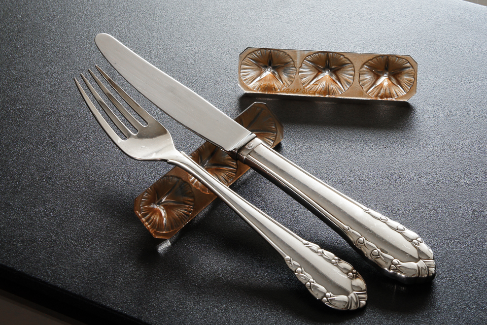 テーブルウェア「ヒルガオ LISERONS ナイフレスト【1客のみ】」