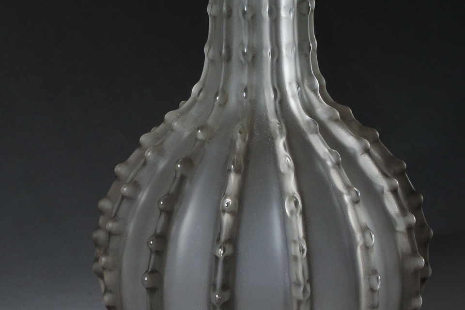 花瓶「ディンティル」