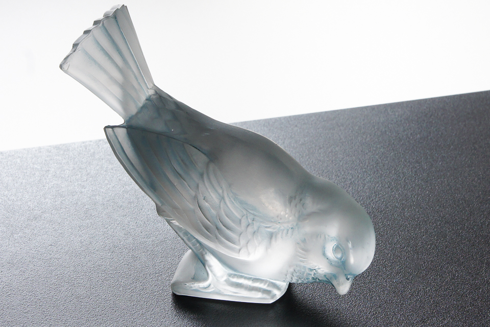 デスクウェア「勇ましいスズメ」